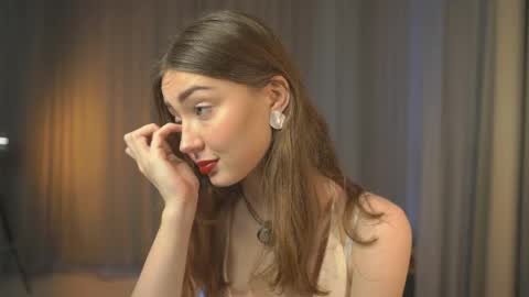 Elsa online show from December 4, 2025, 4:11 am