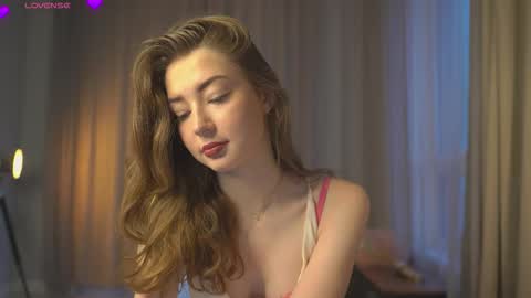 Elsa online show from December 15, 2025, 4:17 am