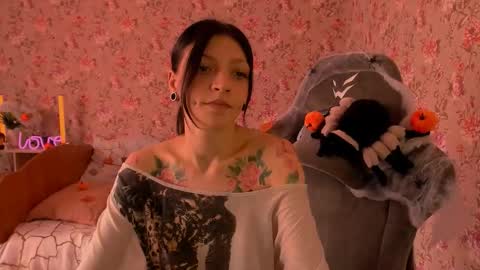 Snapshot of roselolly chatting on October 29, 2025, 6:59 am Lola online show from October 29, 2025, 6:59 am