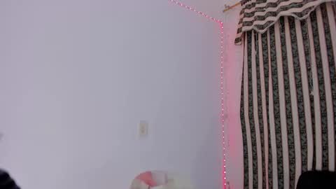 Snapshot of roselyn_caprice chatting on February 19, 2026, 2:18 am roselyn online show from February 19, 2026, 2:18 am