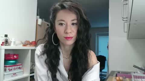 Snapshot of roselynsun chatting on January 7, 2025, 12:09 pm Rose online show from January 7, 2025, 12:09 pm