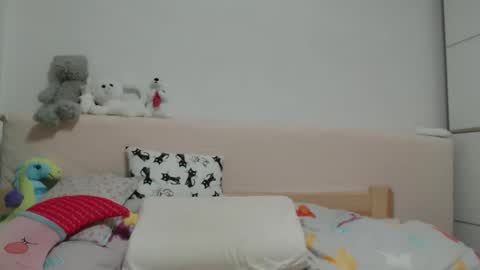 Snapshot of roselynsun chatting on January 23, 2025, 12:25 am Rose online show from January 23, 2025, 12:25 am