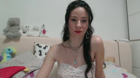 Snapshot of roselynsun chatting on February 6, 2025, 6:24 pm Rose online show from February 6, 2025, 6:24 pm
