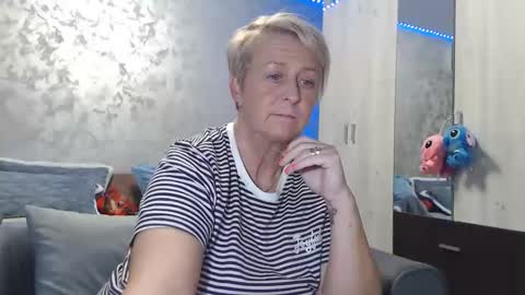 Lovepinklilly online show from November 20, 2025, 6:18 pm