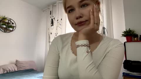 Snapshot of rosettafinzel chatting on March 17, 2026, 11:13 am Freya online show from March 17, 2026, 11:13 am