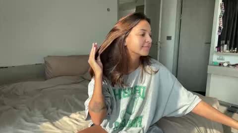 Roshelle online show from February 22, 2026, 9:08 am