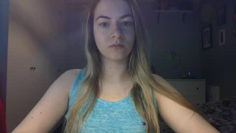 Snapshot of rosie_june chatting on April 16, 2026, 6:47 am Rosie online show from April 16, 2026, 6:47 am