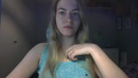 Snapshot of rosie_june chatting on April 17, 2026, 7:00 am Rosie online show from April 17, 2026, 7:00 am