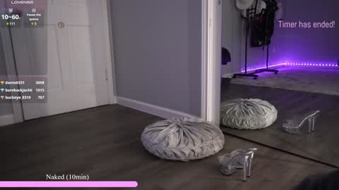 Snapshot of rosiebones chatting on January 21, 2025, 1:39 am Rosie Bones online show from January 21, 2025, 1:39 am