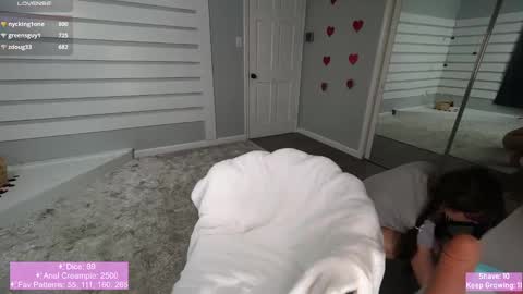 Snapshot of rosiebones chatting on February 27, 2025, 12:10 am Rosie Bones online show from February 27, 2025, 12:10 am