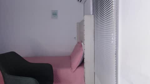 rosiehw online show from October 14, 2025, 3:13 pm