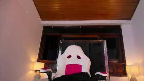 Snapshot of rossa_selene chatting on January 11, 2025, 12:33 am Rossa online show from January 11, 2025, 12:33 am