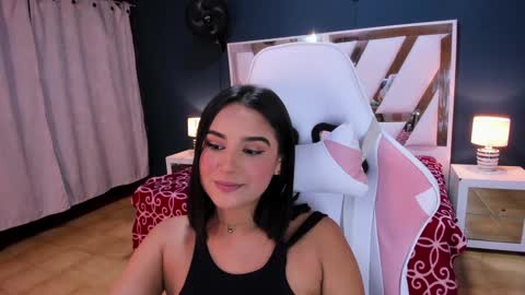 Snapshot of rossa_selene chatting on January 31, 2025, 6:35 am Rossa online show from January 31, 2025, 6:35 am