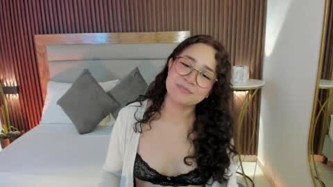 rossie_lanie_ online show from April 7, 2026, 7:36 pm