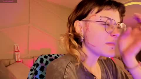 Snapshot of rossiie_hunt_ chatting on June 5, 2026, 12:33 pm rossiie_hunt_ online show from June 5, 2026, 12:33 pm