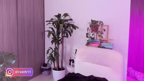 Snapshot of rossth11 chatting on October 17, 2025, 8:00 pm Im Ross online show from October 17, 2025, 8:00 pm