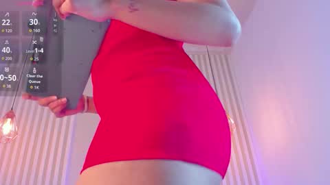 Snapshot of rossvega_ chatting on October 22, 2025, 8:41 pm Ross online show from October 22, 2025, 8:41 pm