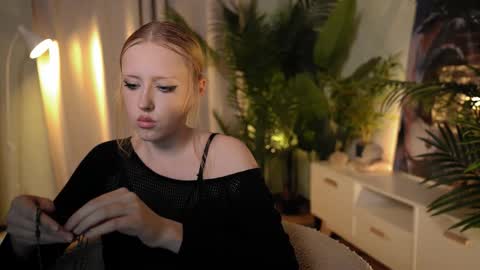 rosy_petal online show from September 8, 2025, 8:19 pm