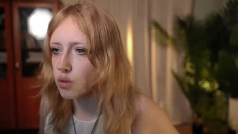 rosy_petal online show from September 10, 2025, 9:48 pm