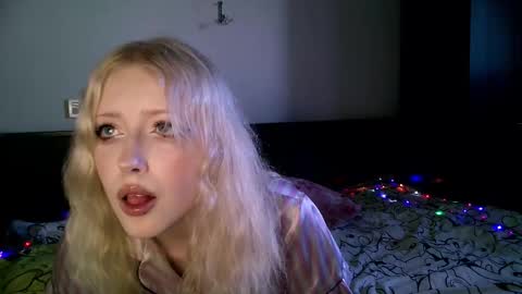 rosy_petal online show from September 25, 2025, 6:39 am