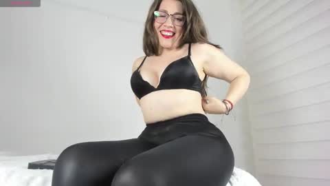Snapshot of rosyluvv chatting on February 2, 2026, 2:54 am Rosie online show from February 2, 2026, 2:54 am