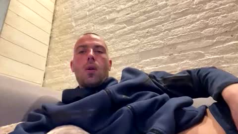 Snapshot of rotteei1 chatting on October 25, 2025, 10:34 am rotteei1 online show from October 25, 2025, 10:34 am