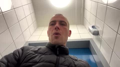 Snapshot of rotteei1 chatting on November 5, 2025, 9:53 am rotteei1 online show from November 5, 2025, 9:53 am