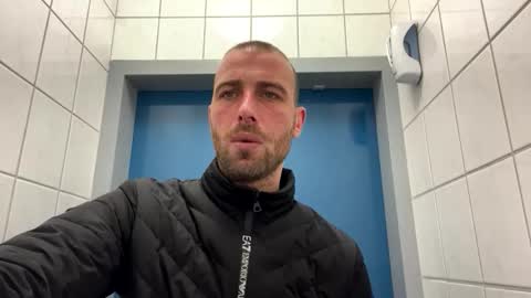 Snapshot of rotteei1 chatting on November 21, 2025, 10:03 am rotteei1 online show from November 21, 2025, 10:03 am