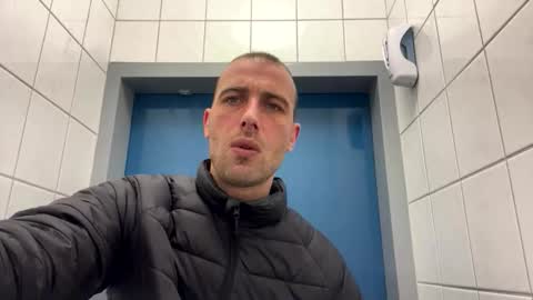 Snapshot of rotteei1 chatting on November 25, 2025, 10:04 am rotteei1 online show from November 25, 2025, 10:04 am