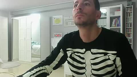 roubarixx online show from October 27, 2025, 7:01 am