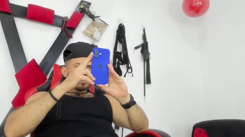 Snapshot of roughsex_and_bdsm chatting on December 18, 2025, 4:51 am Tommy and Steven online show from December 18, 2025, 4:51 am