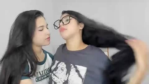 Snapshot of rous_and_sweet chatting on March 13, 2026, 12:12 pm Rous and Sweet online show from March 13, 2026, 12:12 pm