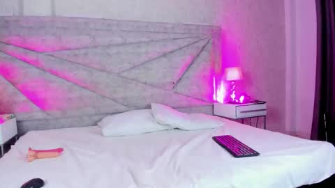 Snapshot of rouse_sweet_ chatting on November 13, 2025, 9:14 pm ROUSE online show from November 13, 2025, 9:14 pm