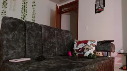 Snapshot of rouse_xoxo chatting on February 7, 2025, 8:20 pm sofia online show from February 7, 2025, 8:20 pm