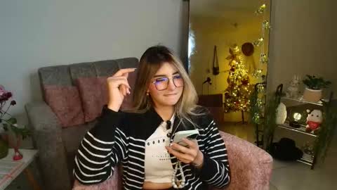 Snapshot of rousee_v chatting on January 14, 2026, 12:38 am Rousee online show from January 14, 2026, 12:38 am