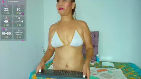 Snapshot of rousemilf4u chatting on November 25, 2025, 3:01 pm rouse online show from November 25, 2025, 3:01 pm