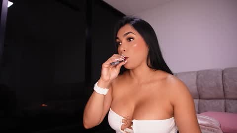 Snapshot of rousse_coup chatting on November 8, 2025, 7:12 pm Rosse and Miller online show from November 8, 2025, 7:12 pm