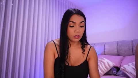 Snapshot of rousse_coup chatting on November 20, 2025, 7:13 pm Rosse and Miller online show from November 20, 2025, 7:13 pm