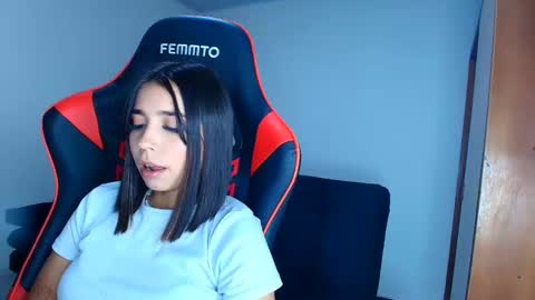 rousse_violet online show from February 9, 2026, 1:09 am