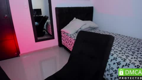    online show from April 15, 2026, 3:52 pm