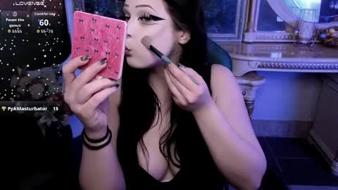 rouzfarrelll online show from April 10, 2026, 1:27 pm