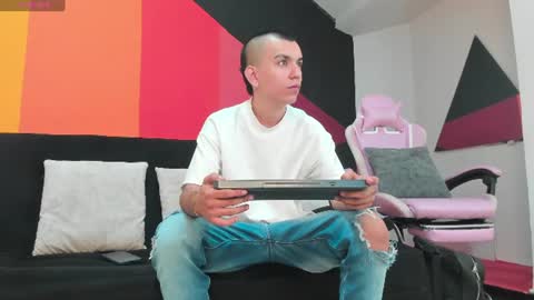 Snapshot of rowancley chatting on July 8, 2026, 11:15 am Rowan online show from July 8, 2026, 11:15 am