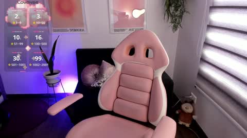 Snapshot of roxana_04_ chatting on December 6, 2024, 2:17 pm Rox online show from December 6, 2024, 2:17 pm