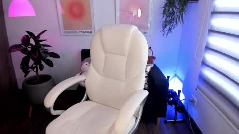 Snapshot of roxana_04_ chatting on March 6, 2025, 1:35 pm Rox online show from March 6, 2025, 1:35 pm