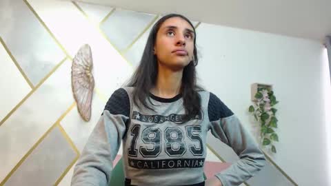 Snapshot of roxana_cyrano chatting on November 4, 2025, 8:19 pm online show from November 4, 2025, 8:19 pm