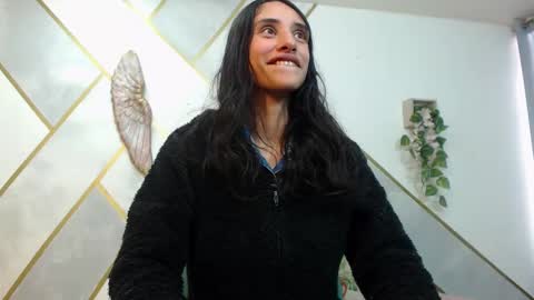 Snapshot of roxana_cyrano chatting on November 11, 2025, 7:47 pm online show from November 11, 2025, 7:47 pm