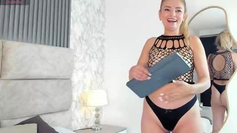 Snapshot of roxana_sins chatting on October 10, 2025, 2:49 pm roxana sins online show from October 10, 2025, 2:49 pm