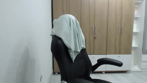 Roxana online show from November 29, 2025, 4:37 am