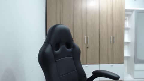 Roxana online show from December 16, 2025, 7:19 pm