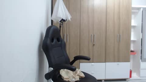 Snapshot of roxanalove7 chatting on January 7, 2026, 2:19 pm Roxana online show from January 7, 2026, 2:19 pm